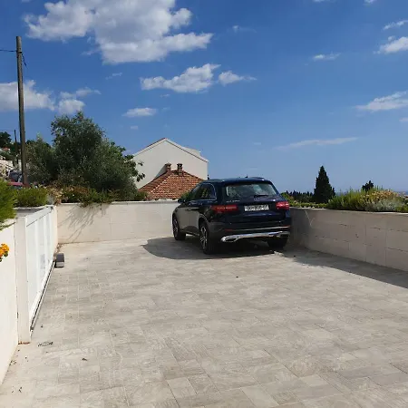 Abelia, Two Terraces, Hot Tub, Free Parking * ドゥブロブニク